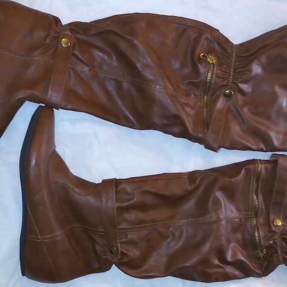 Boots - Picture 2 of 5